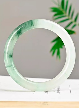 新疆冰种飘花半山半水玉手镯