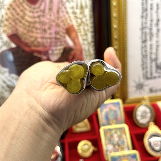 Marumaru's Thai Buddhist candles, Cuban Aliyacha handmade yellow candles, checked every day, Somdej four sides