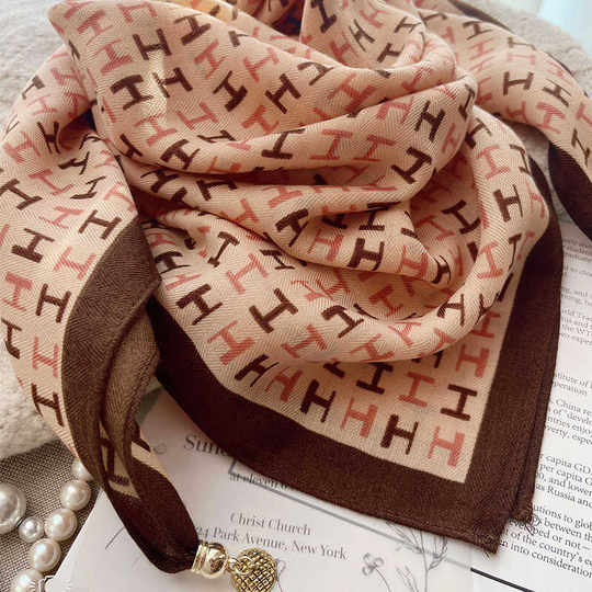 方巾丝巾女2025新款磁吸扣护颈小围巾女秋冬季棉麻脖子围脖护颈