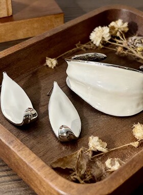 新中式白釉珐琅卷叶手镯银针