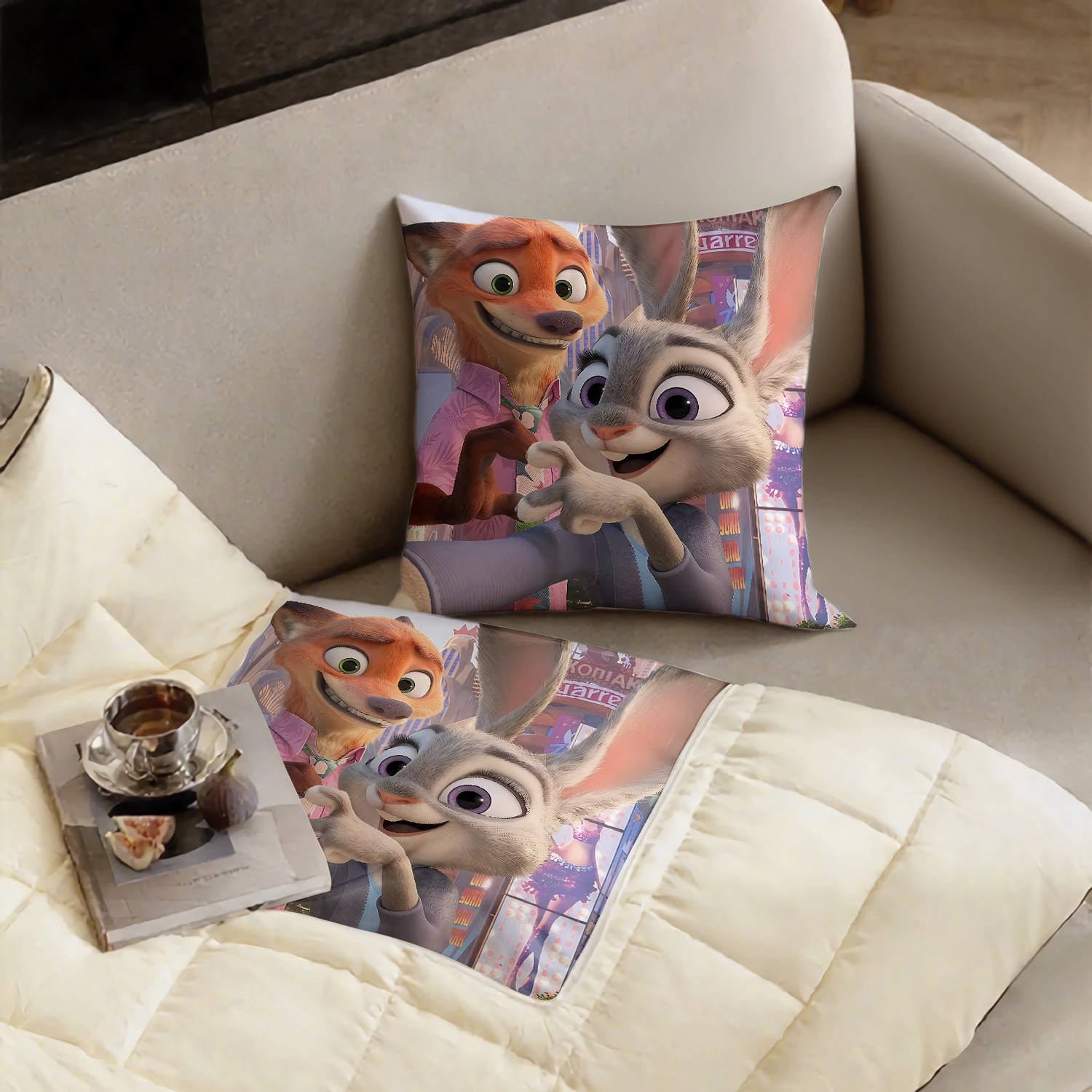 疯狂动物城抱枕被子二合一两用办公室午休被汽车空调被子,淘宝优惠券,粉丝福利购,淘宝优惠卷