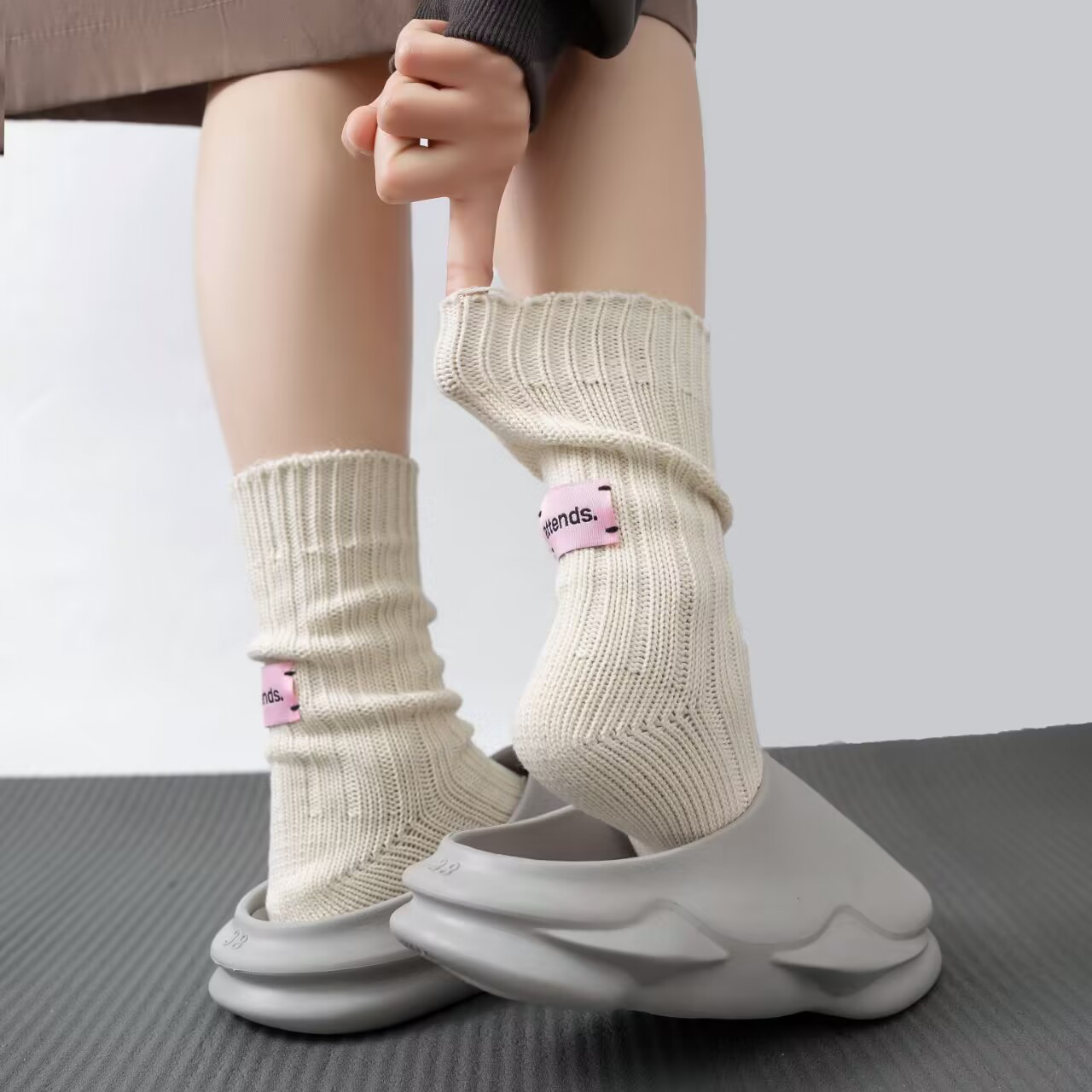 秋冬袜子女日系粉色标签纯色粗线针织中筒袜男女情侣百搭堆堆袜潮