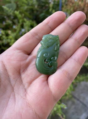 天然和田玉碧玉仿古龙佩镂空吊坠