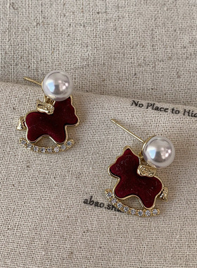 Willa｜秋冬复古红色丝绒小马珍珠耳环女新款小众独特设计耳饰