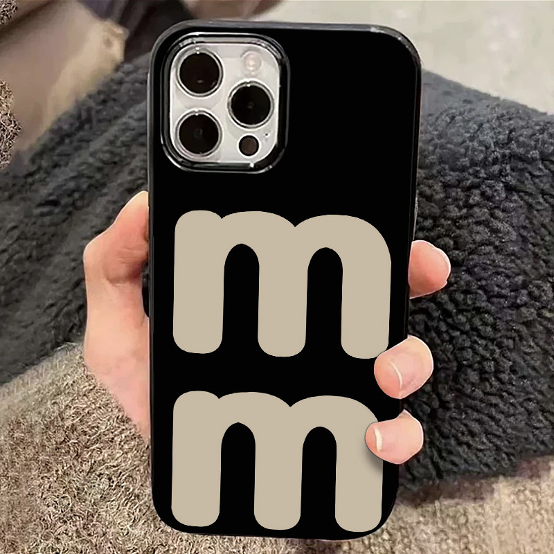 两个M字母适用苹果15promax手机壳iphone14pro新款13简约12潮牌11保护套max大孔亮黑防摔x硅胶xr软壳xsmax男