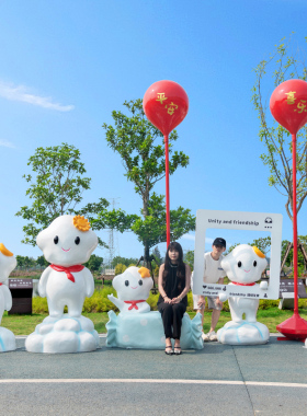 玻璃钢卡通星星雕塑户外商场网红店拍照打卡发光装饰美陈品大摆件