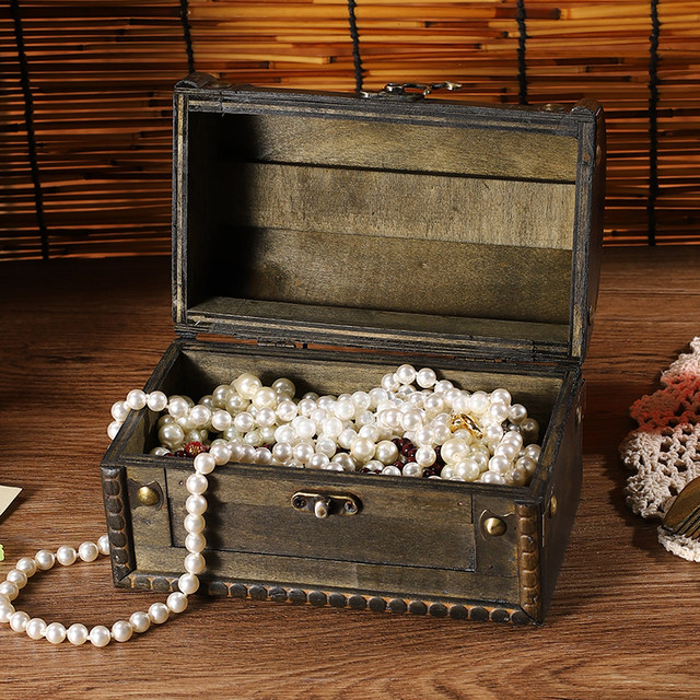 Retro nostalgic handheld storage box antique small box