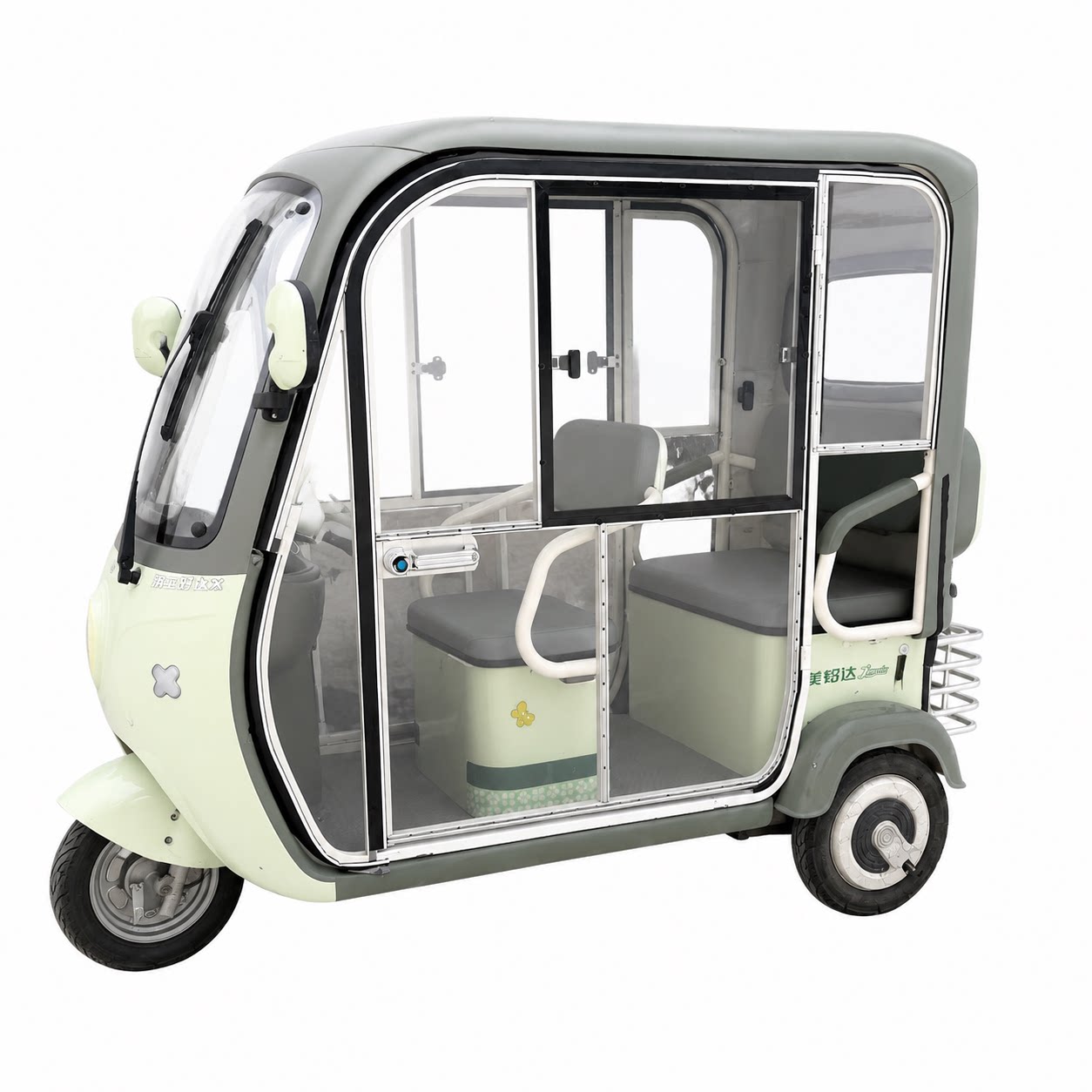 Electric tricycle carport is equipped with transparent rainproof side door