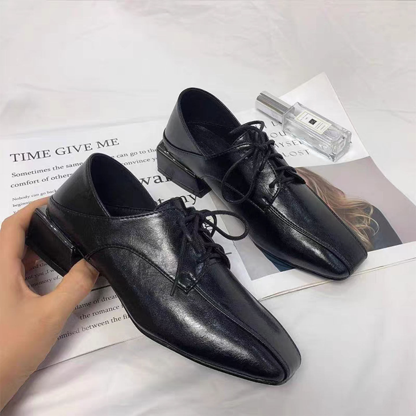 英伦风小皮鞋女2025年春秋新款复古百搭粗跟深口方头真皮系带单鞋,淘宝优惠券,粉丝福利购,淘宝优惠卷