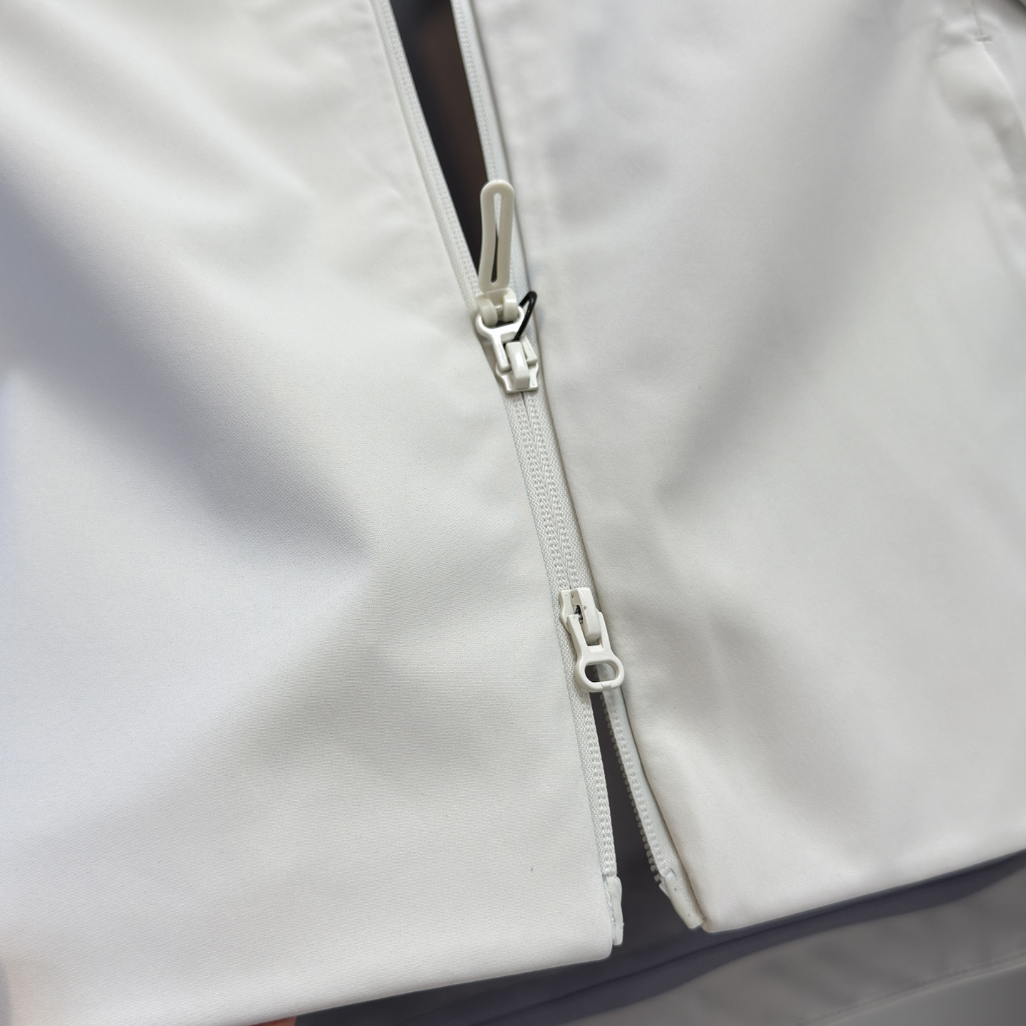 渠道牛货！迪系风~户外山系防风防小雨连帽登山服外套软壳冲锋衣 - 图3