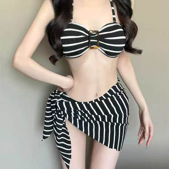 泳衣女2025新款性感条纹网红风比基尼小胸聚拢分体三角温泉泳装