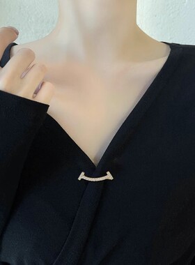 防走光胸针扣高档女精致微笑衬衫