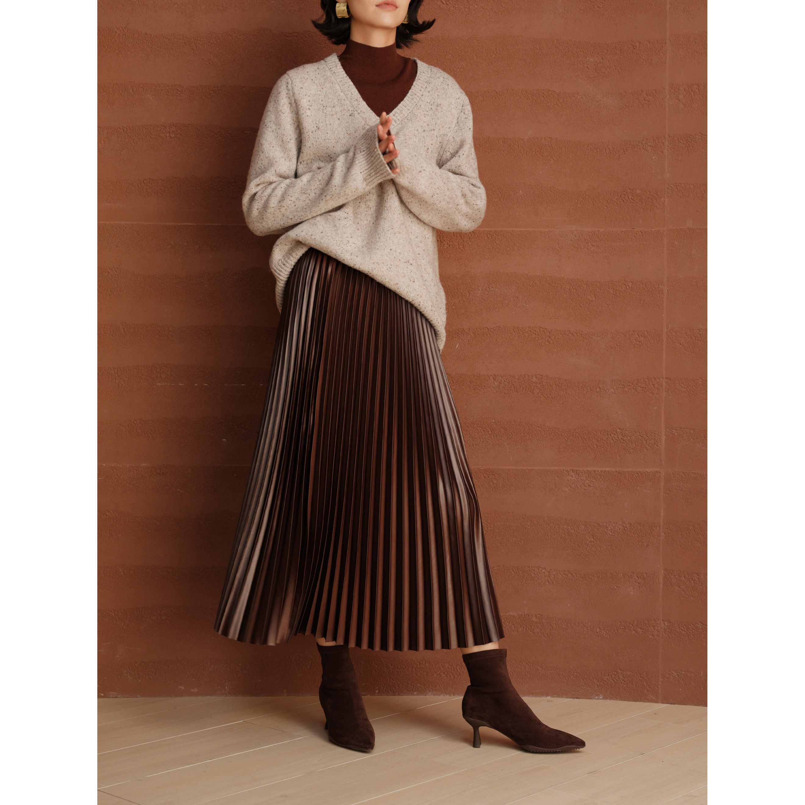 芝美日禾 现货 复古未来风仿皮渐变细褶栗子可可松紧腰压褶半身裙,淘宝优惠券,粉丝福利购,淘宝优惠卷