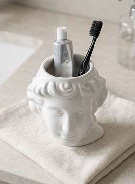 新中式复古浮雕陶瓷笔筒摆件