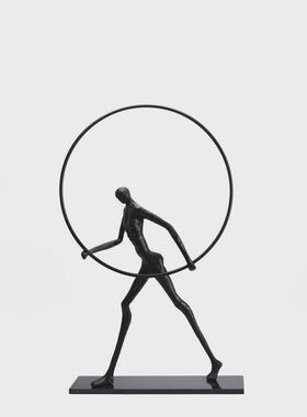 轻奢现代简约黑色抽象人物人像雕塑摆件坐姿人样板房售楼处饰品