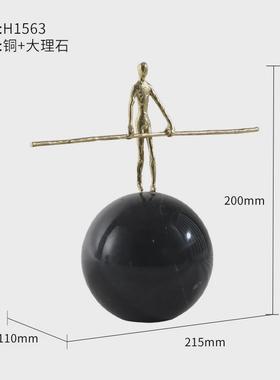 梵茜家居现代轻奢金属创意人物摆件大理石底座样板房客厅壁柜摆设