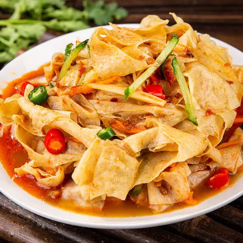 Новые продукты, старомодный белок, кожа бобов, искусственные мясные продукты, сухие товары, старомодная кожа тофу, сухие товары, сушеные кожи бобов, мужчина