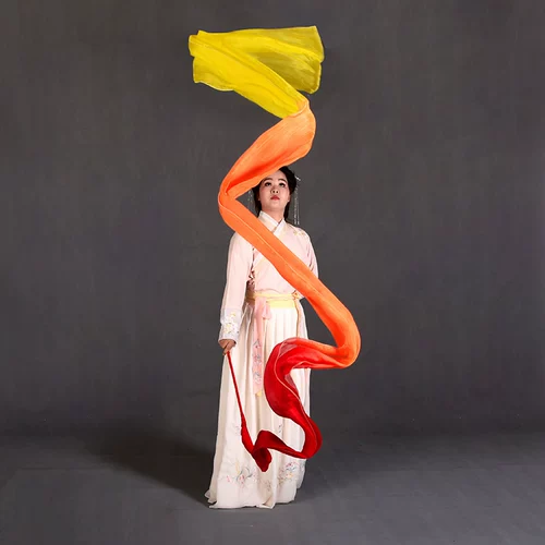 Магазин возвращается, чтобы вернуться к тысячам цветных шелковых танцевальных цветов шелк