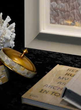 现代轻奢女孩房书桌装饰摆件