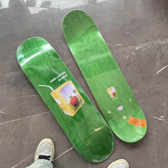 Lee Hye-ri's good-natured competition for authentic skateboards of the same model
