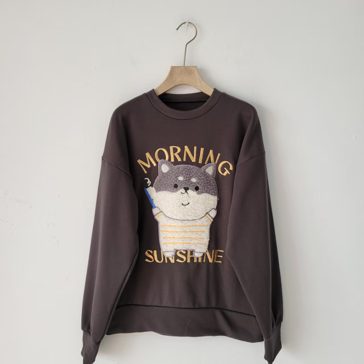 多色差日单可爱卡通风黄色圆领卫衣女学院风百搭柴犬印花长袖上衣 - 图3