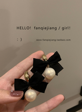 一只番茄酱蝴蝶结珍珠耳环