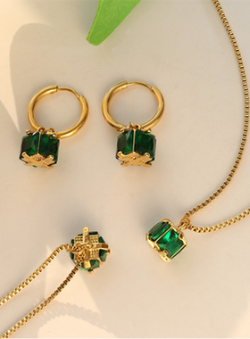 红豆夫人钛钢镀金盒子链女