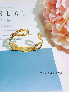 复古宫廷缠绕花纹18K金色开口手镯女 凹造型时尚冷淡风礼物手环女