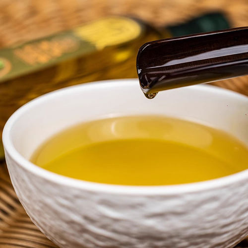 灵佳源1.8L山胡椒油木姜子油商用山苍子油湖南新化饭店大瓶木姜油 - 图1