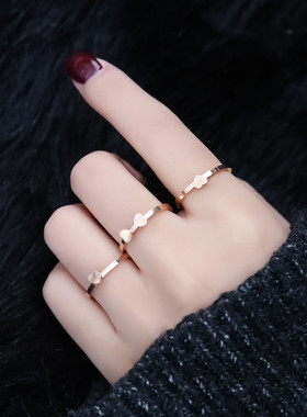 日韩简约四叶草戒指女钛钢镀组合