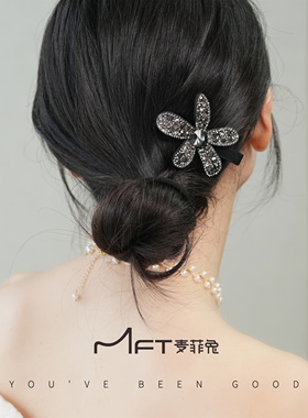 刘海满钻花朵鸭嘴夹兰壹壹时尚