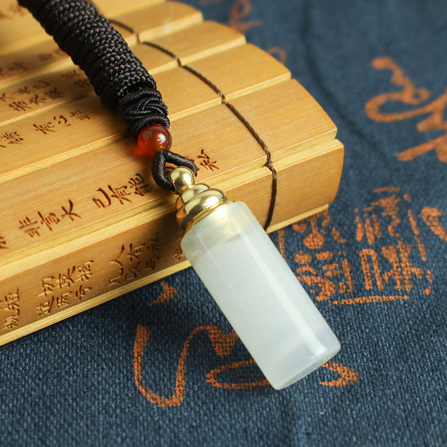 Natural agate chalcedony small hollow pendant can be opened to hold cinnabar Shurangama Sutra Talisman perfume essential oil bottle jade pendant