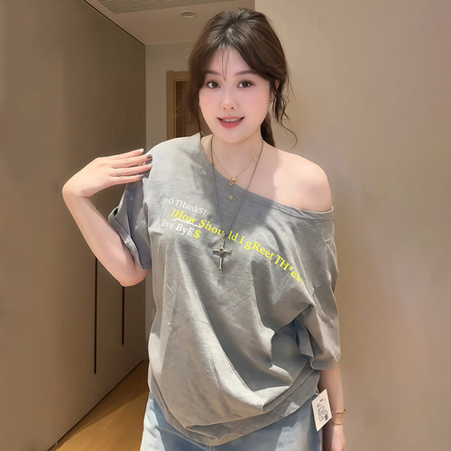 大码女装复古字母斜肩短袖T恤夏季微胖mm设计感小众宽松显瘦上衣 - 图2