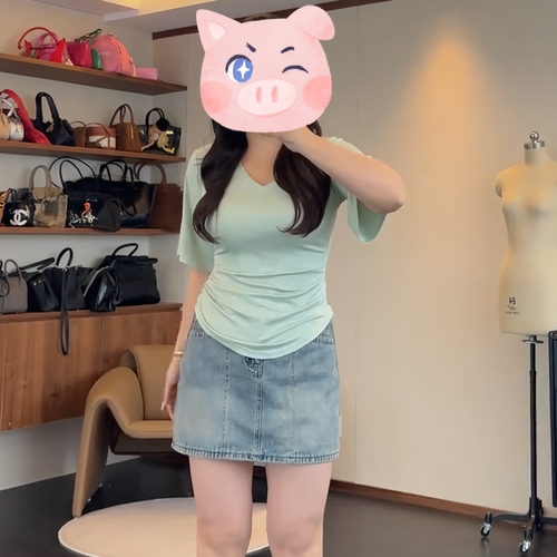 大码v领灰色掐腰小上衣2025新款夏季微胖mm显瘦遮肚子短袖t恤女装 - 图0