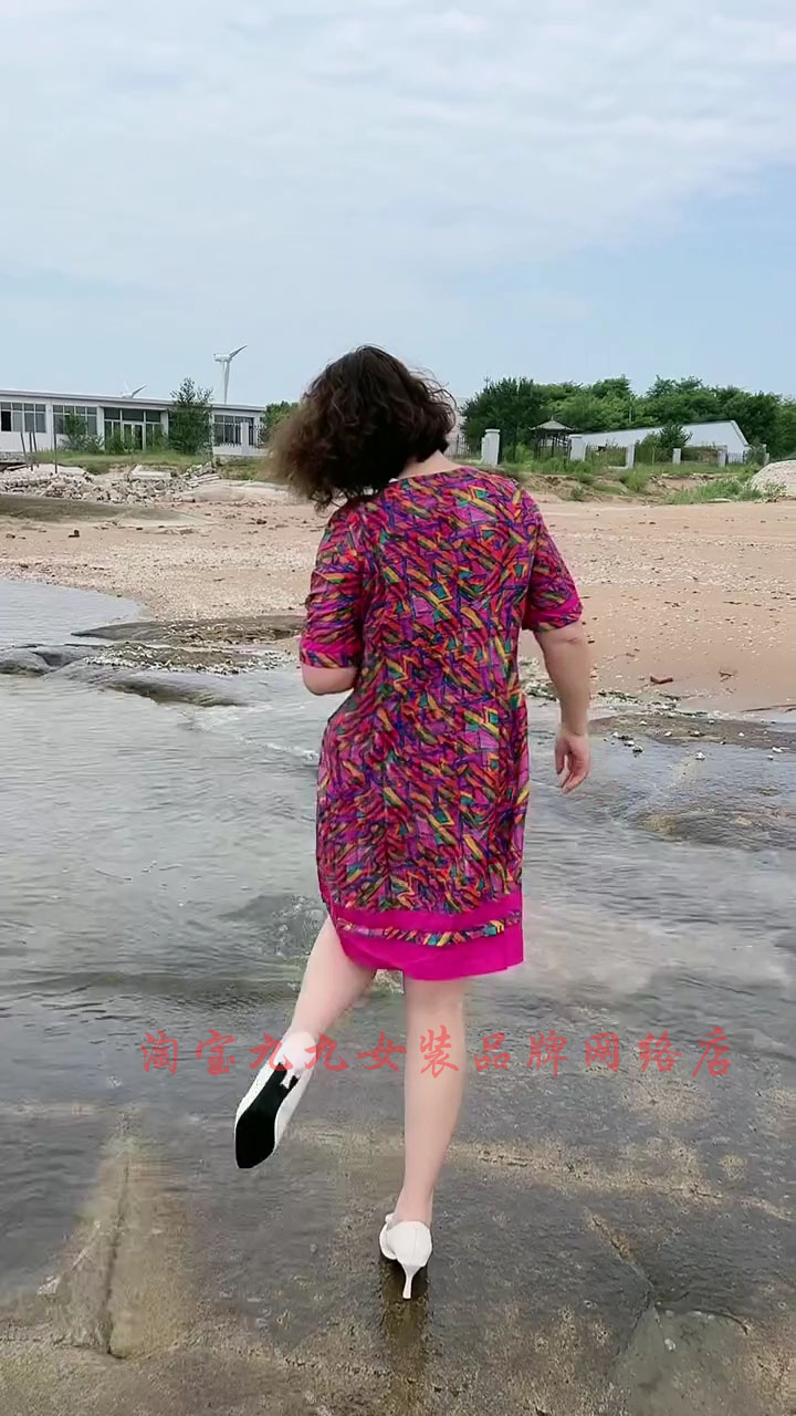 时尚休闲小花裙女士夏季薄款短袖圆领中年妈妈洋气显瘦遮肚连衣裙