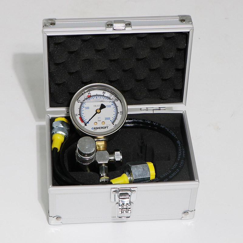 美国雅思科水山工兵液压破碎锤加氮气测试氮气炮头加气挖机压力表