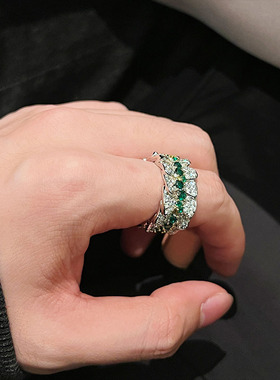 原创微镶绿锆石满钻情侣礼盒戒指