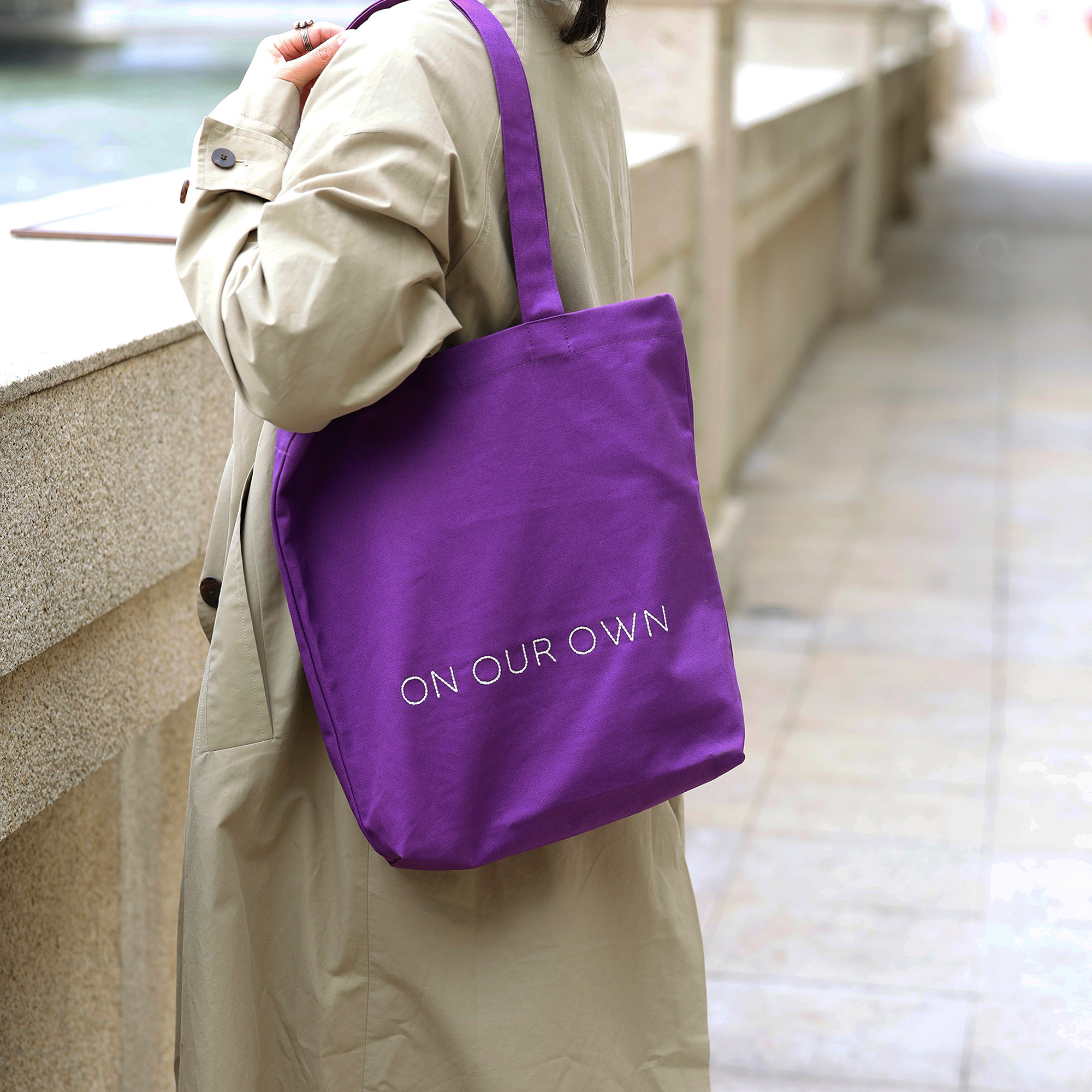 On Our Own原创 桔梗紫樱桃红纱卡棉刺绣托特包 精致帆布包袋百搭,淘宝优惠券,粉丝福利购,淘宝优惠卷