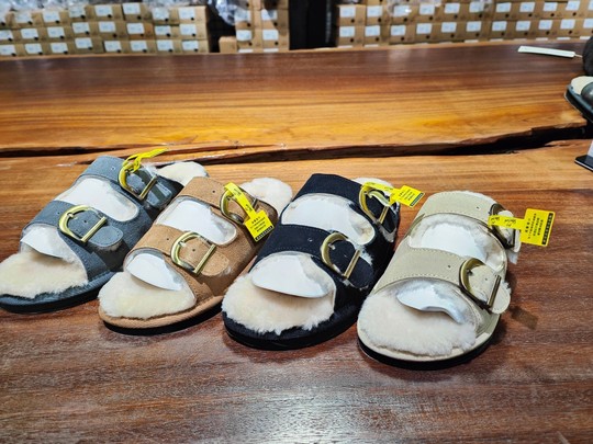 Yellow Earth retro special offer autumn and winter sheep fur integrated double buckle fur drag comfortable outside women's slippers 61