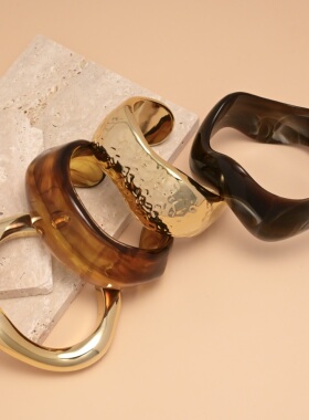 亚克力琥珀色开口宽面手镯