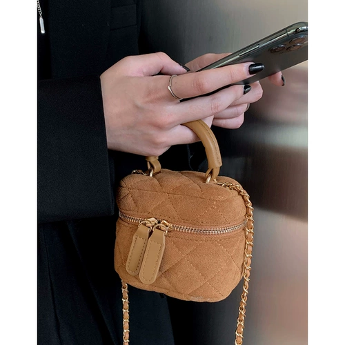 Небольшая сумка, цепь, демисезонная сумка через плечо, маленькая помада, в стиле Шанель, на цепочке