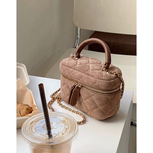 Небольшая сумка, цепь, демисезонная сумка через плечо, маленькая помада, в стиле Шанель, на цепочке