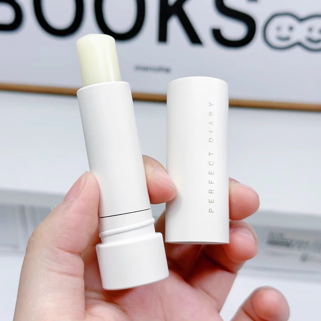 完美日记轻盈养护润唇膏深度滋养淡化唇纹清爽不油腻秋冬防干裂女,淘宝优惠券,粉丝福利购,淘宝优惠卷
