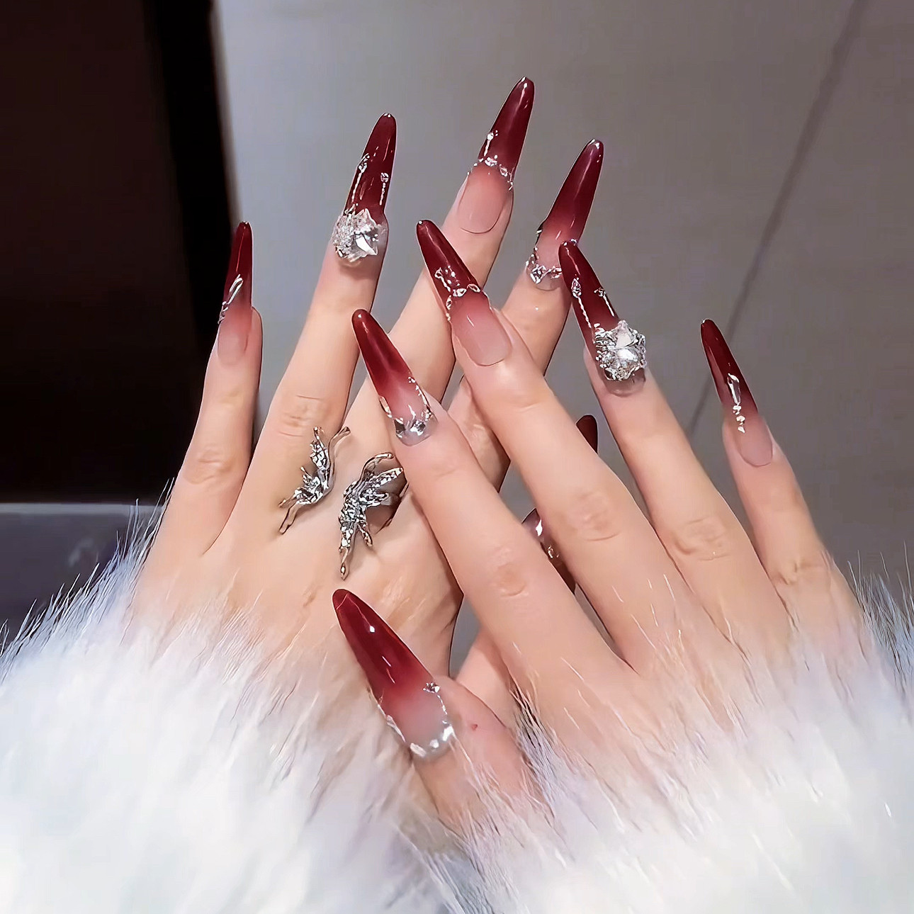 浪妞高级新年车厘子红氛围感喷枪渐变小钢珠红礼服高品质穿戴甲片,淘宝优惠券,粉丝福利购,淘宝优惠卷