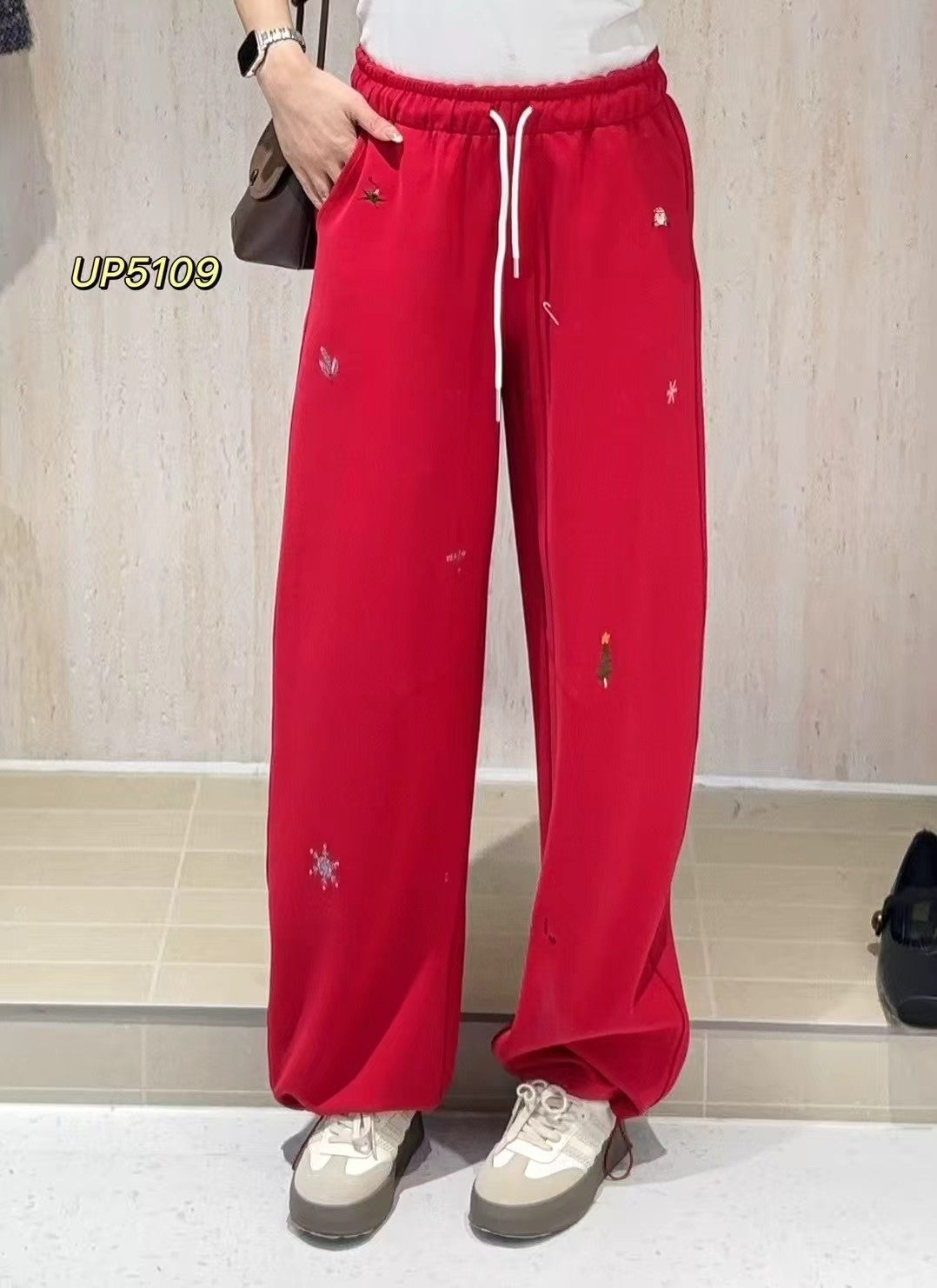 UP潮牌5109春加大码弯刀裤女 松紧腰卡通刺绣抽绳设计休闲拖地裤,淘宝优惠券,粉丝福利购,淘宝优惠卷