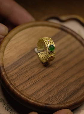 S925纯银镶嵌满绿天然翡翠戒指金色古法国潮风古风蛋面珠宝