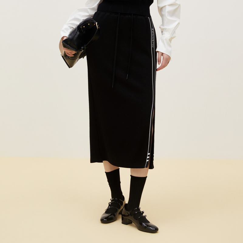 XG雪歌中长款织带拼接半身裙时尚冬季新款开叉设计黑色包臀裙女装 - 图1