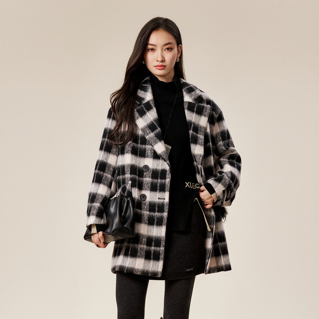 XG Snow Song black and white plaid design woolen coat fashion winter new mid-length commuting sheep wool coat for women