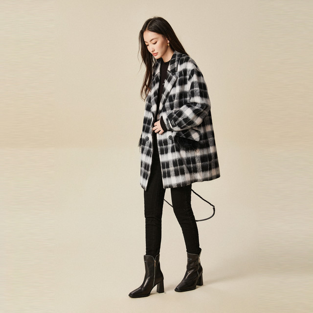 XG Snow Song black and white plaid design woolen coat fashion winter new mid-length commuting sheep wool coat for women