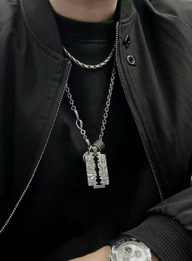 原创高街海王项链男潮小众设计波塞东刀片吊坠钛钢复古嘻哈毛衣链